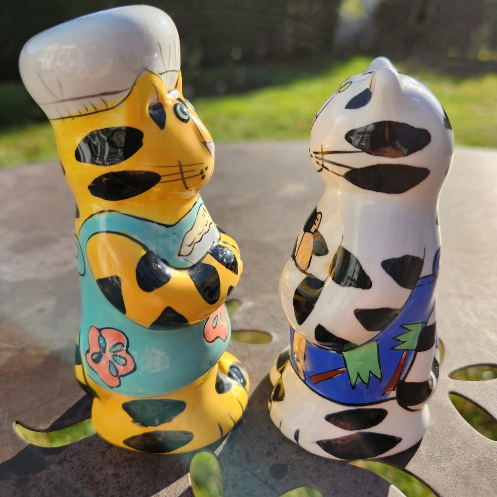 Cat Chef Salt & Pepper Shakers - Picture 2 of 6